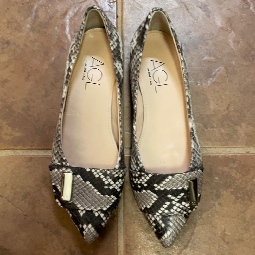 AGL reptile flats. Size 37.  New
